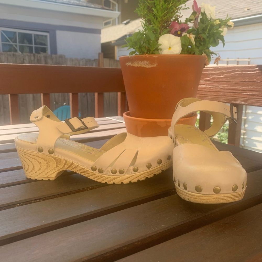 Clark’s Women’s Size 7 Pink Studded Clog with Faux Wooden Sole